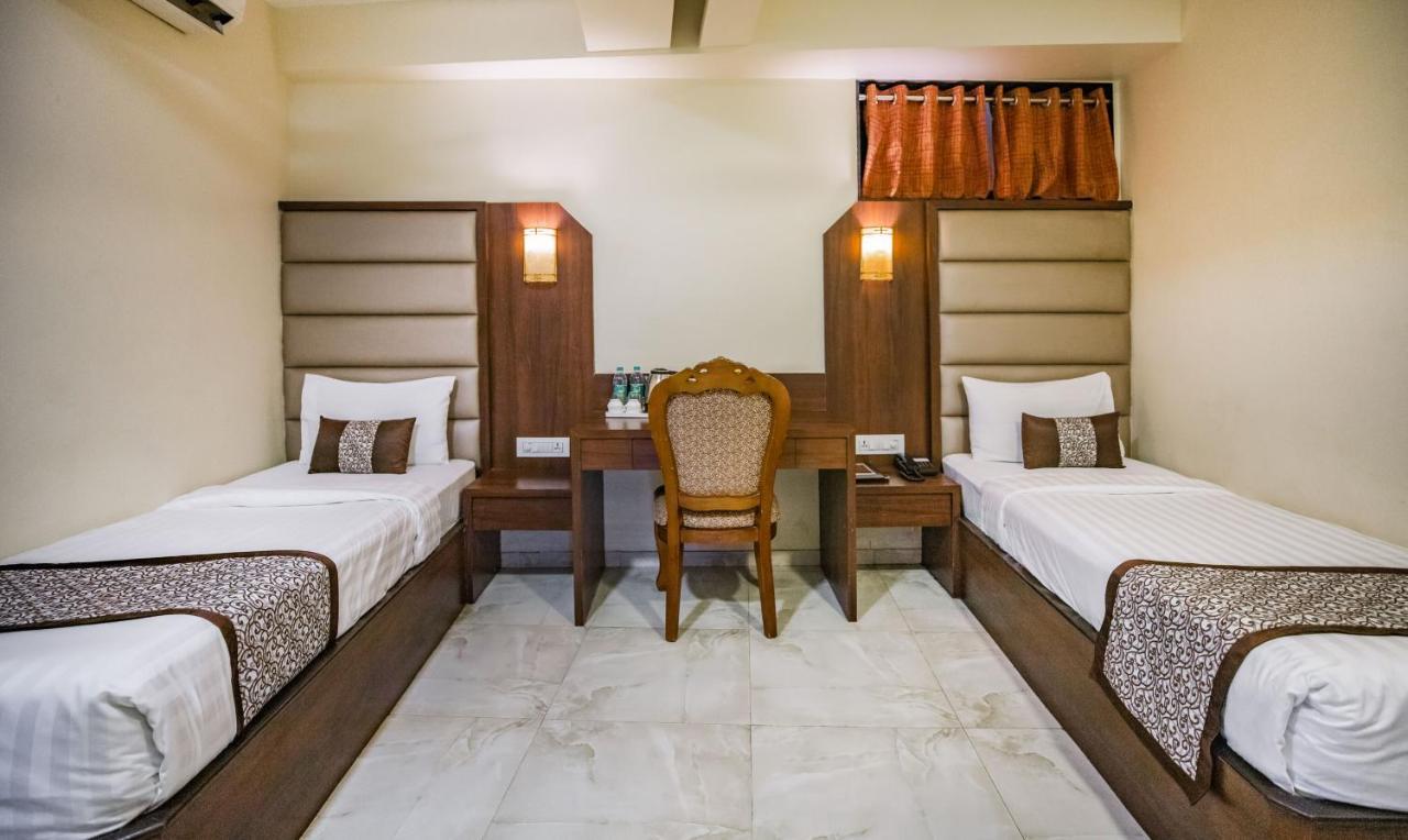 Hotel 24 Seven Nashik Exterior photo