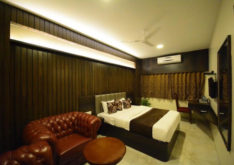 Hotel 24 Seven Nashik Exterior photo
