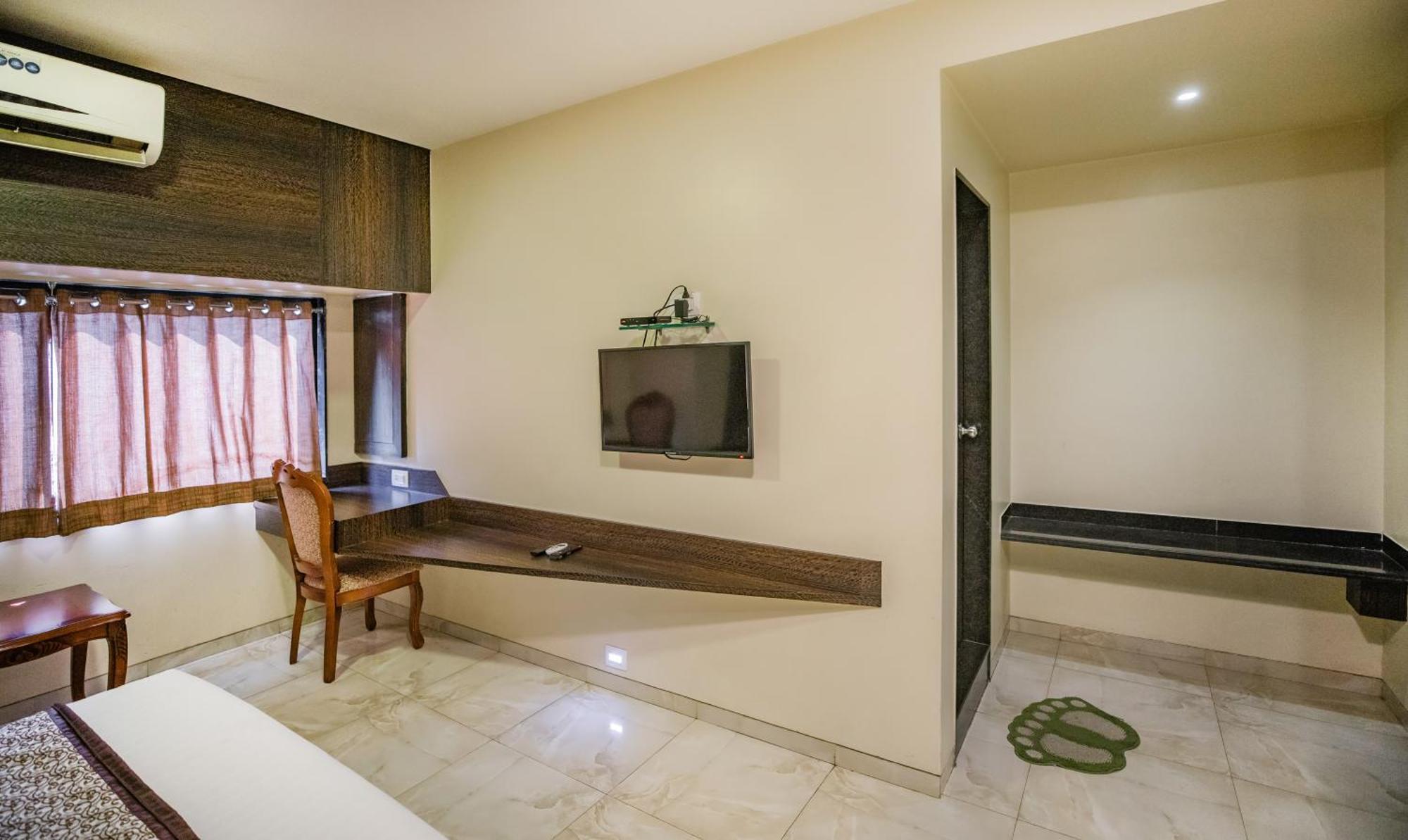 Hotel 24 Seven Nashik Exterior photo