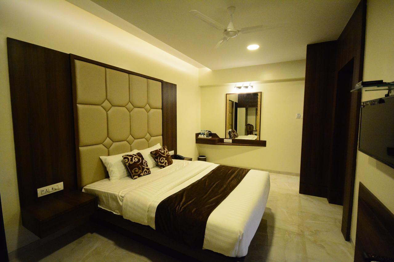 Hotel 24 Seven Nashik Exterior photo
