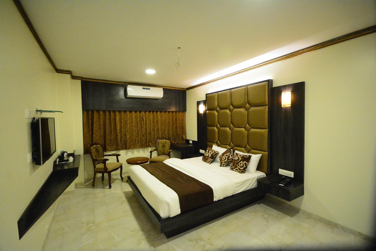 Hotel 24 Seven Nashik Exterior photo
